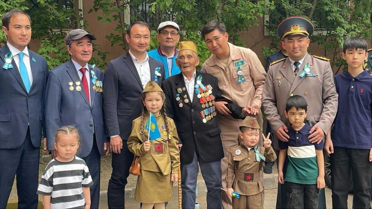 |Поздравление ветеранов с Днем Победы, проживающих в Астане и Алма-Ате