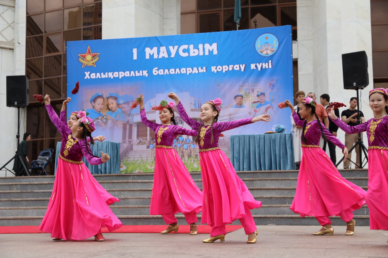 Астанада әскери қызметшілердің балалары арасында өткен шығармашылық жұмыстар байқауының жеңімпаздары марапатталды