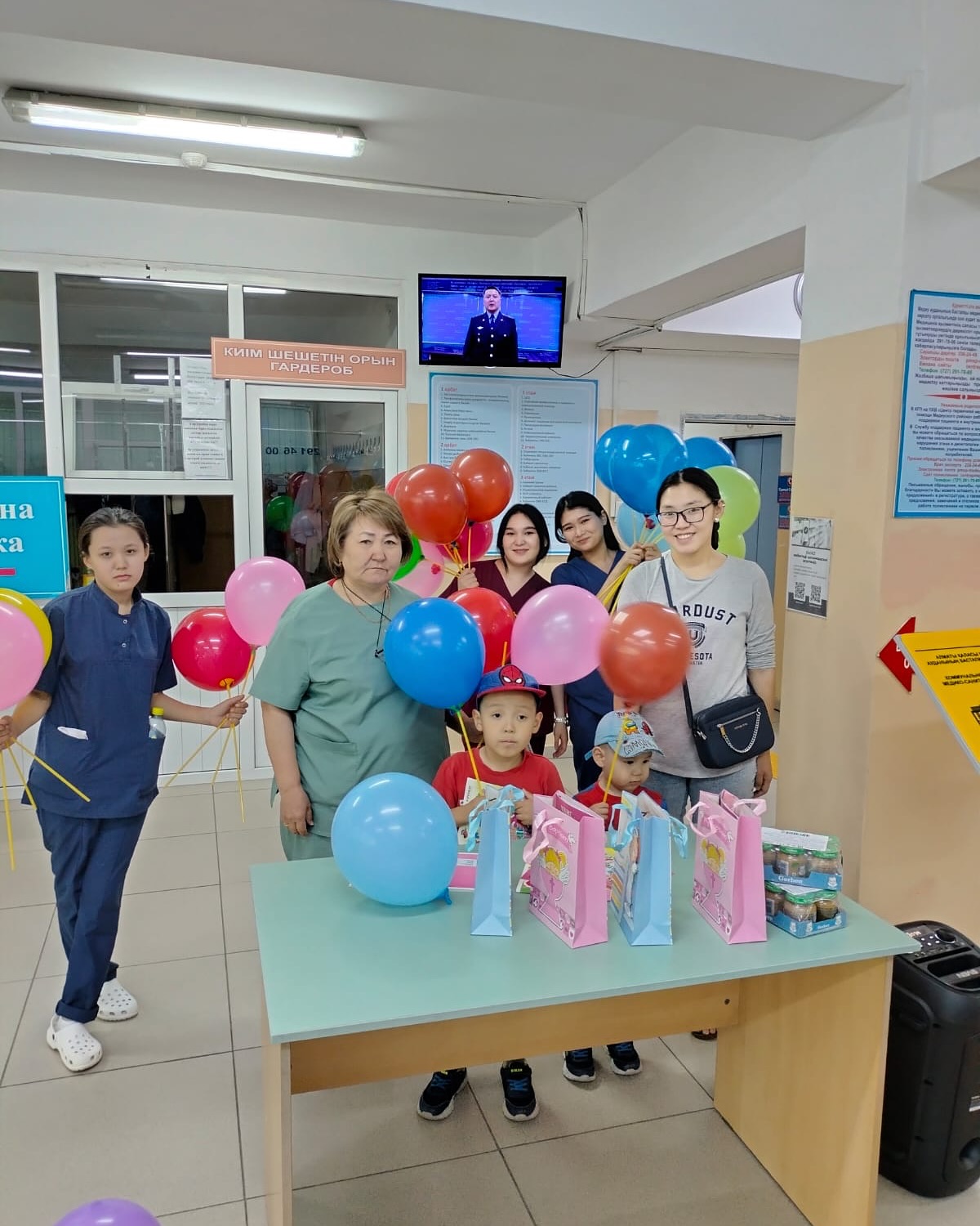 МЕДЕУ АУДАНДЫҚ БМСКК ОРТАЛЫҒЫНДА БАЛАЛАРДЫ ҚОРҒАУ КҮНІ: ҚАМҚОРЛЫҚ, НАЗАР ЖӘНЕ КІШКЕНТАЙ ПАЦИЕНТТЕРГЕ СЫЙЛЫҚТАР