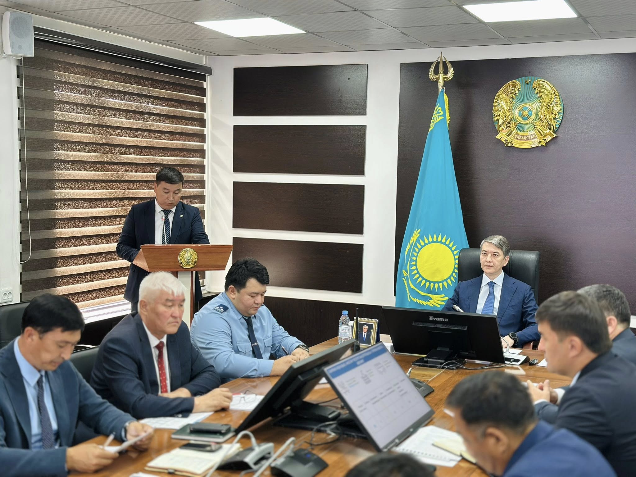 ЖАСТАР, ӘЛЕУМЕТ ЖӘНЕ БІЛІМ САЛАСЫНДАҒЫ ЖҰМЫСТАР ТАЛҚЫЛАНДЫ