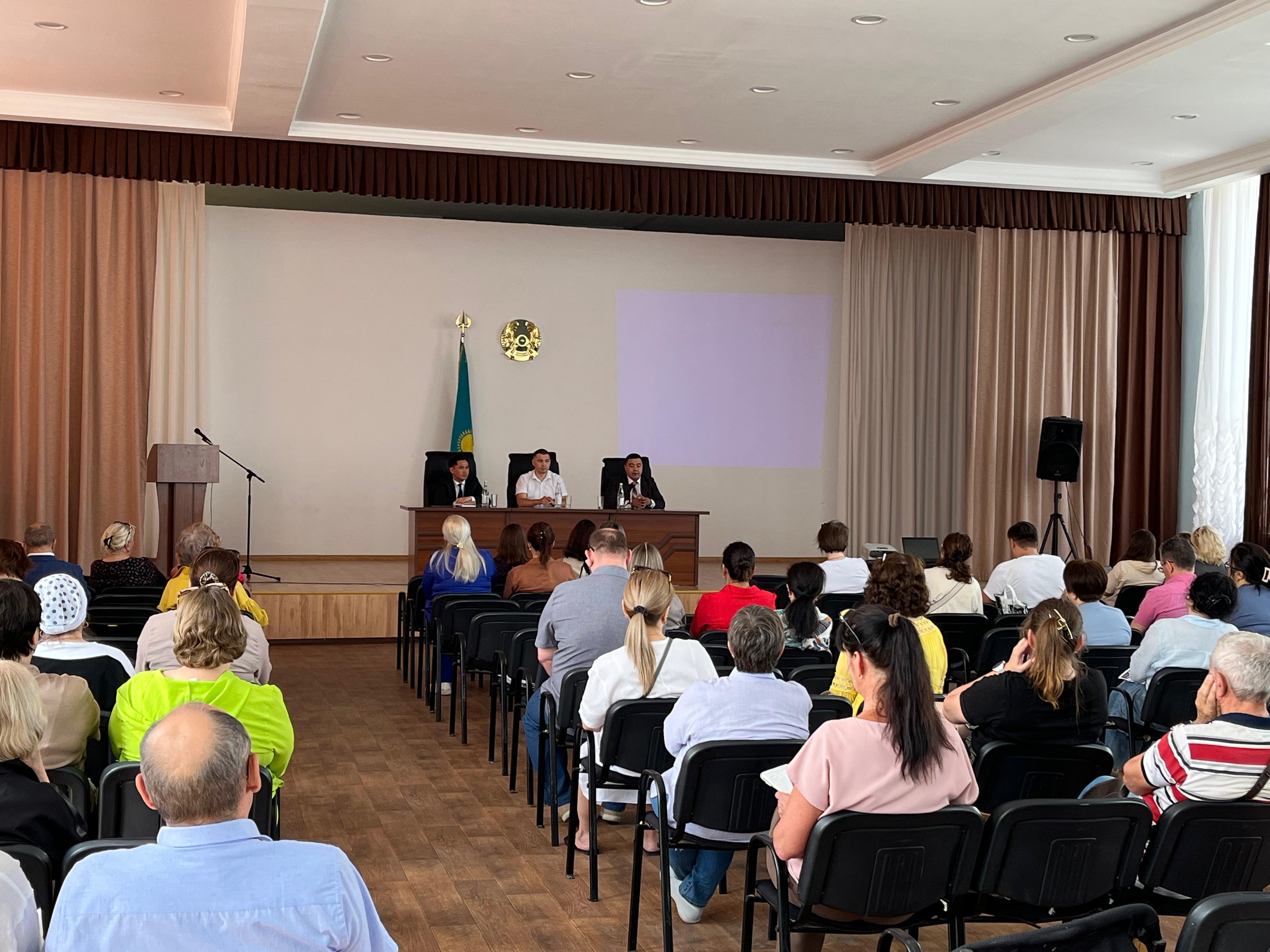 Еңбекті қорғау және жұмыскерлерді міндетті сақтандыру мәселелері бойынша жиналыс