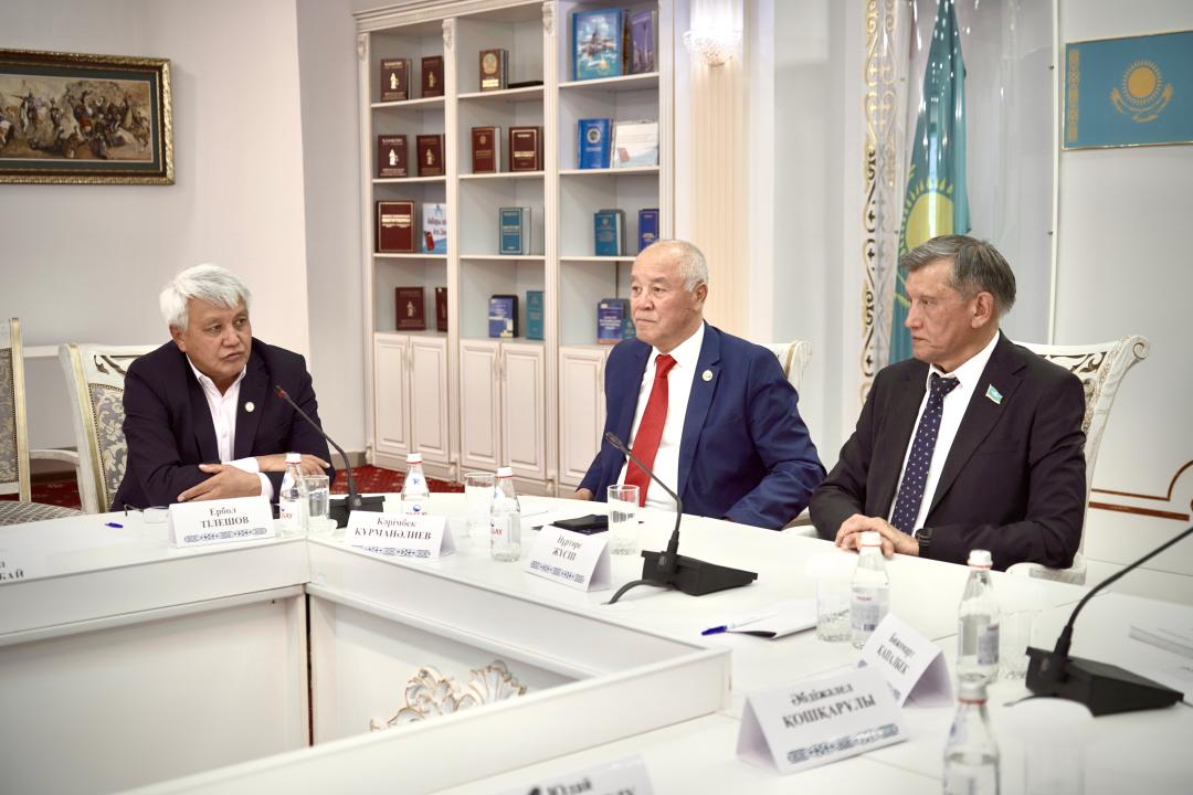 Презентация программы Qazemle IT, корректирующей звуковые сочетания в казахских словах посредством искусственного интеллекта