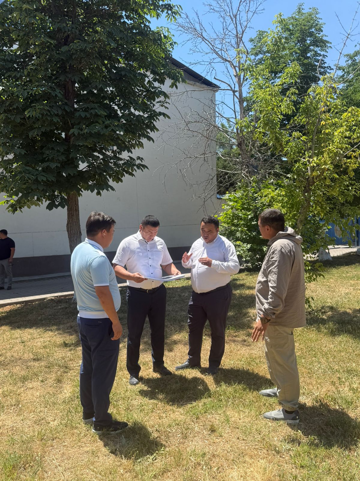 Тұран ауданында абаттандыру жұмыстары жалғасуда! 🌿