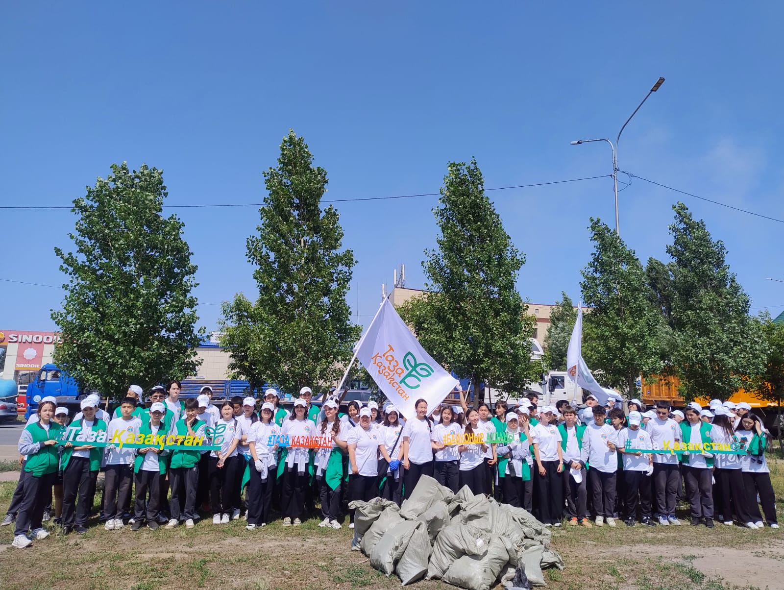 ТАЗА ҚАЗАҚСТАН: БАЙҚОҢЫР АУДАНЫНДА 100-ДЕН АСА ЖАС САРБАЗ ТАЗАЛЫҚ ЖҰМЫСТАРЫНА ҚАТЫСТЫ
