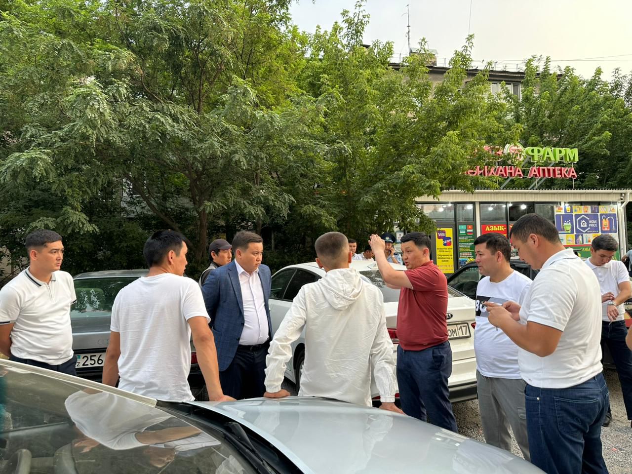 БЕРІК АЙДАРҰЛЫ ТҰРҒЫНДАРМЕН ЖИЫН ӨТКІЗДІ