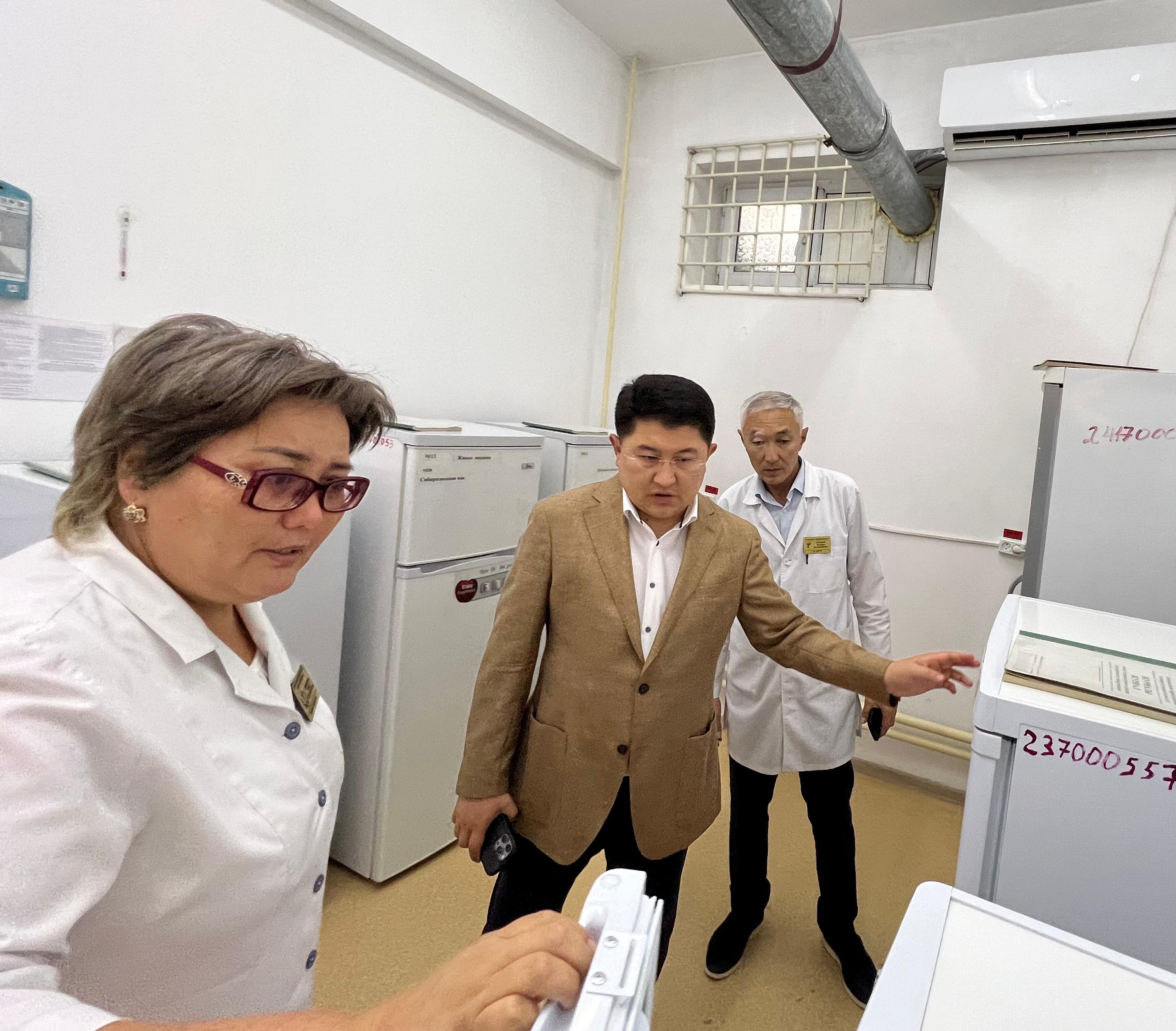 Басқарма басшысы вакциналардың сақталу жағдайын көрді