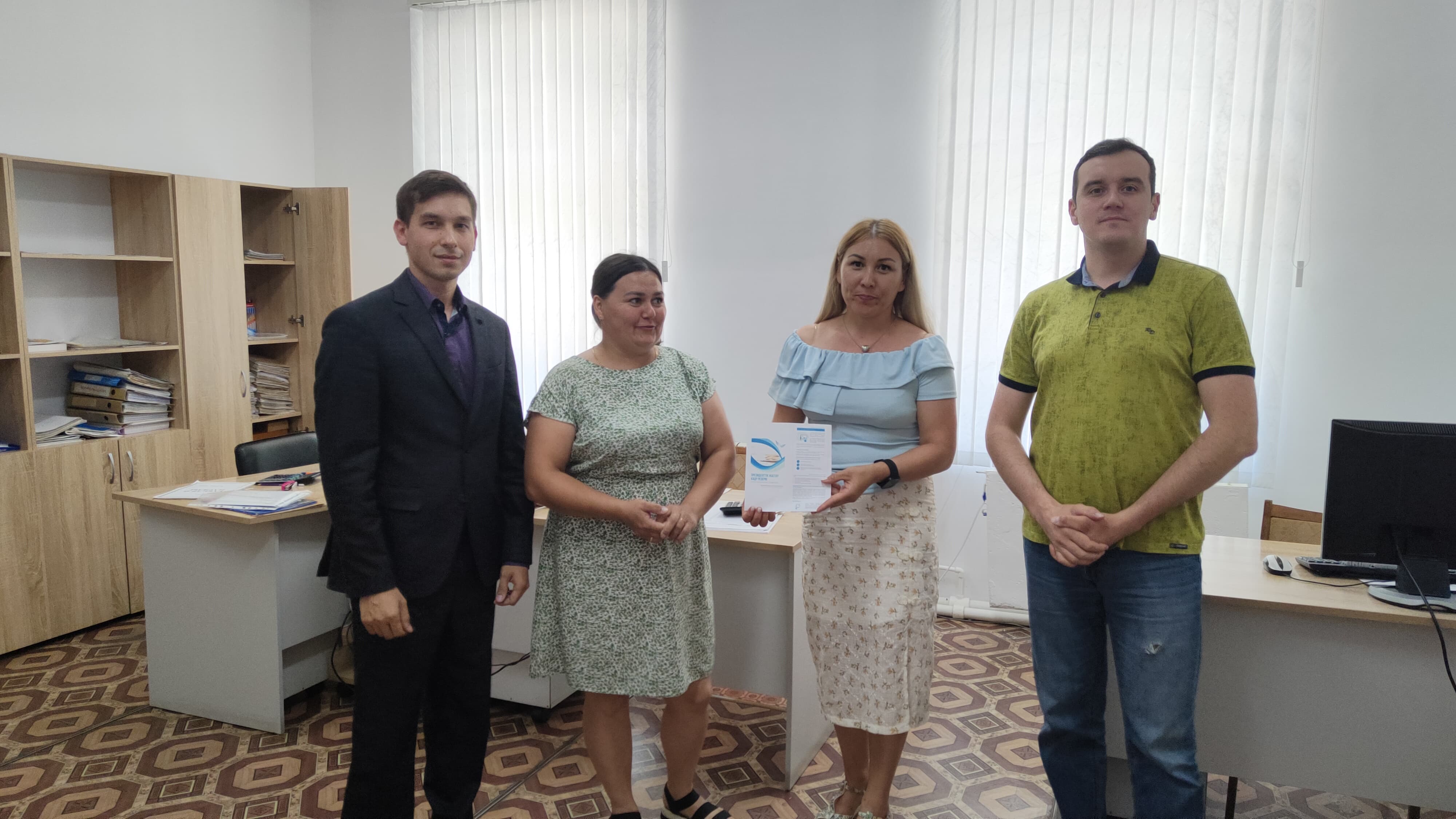 Костряков ауылдық округінің бас маманы халықпен кездесу өткізіп, 35 жасқа дейінгі жастарды кадрлық резервке қабылдау мәселелері бойынша түсіндіру жұмыстарын жүргізді.