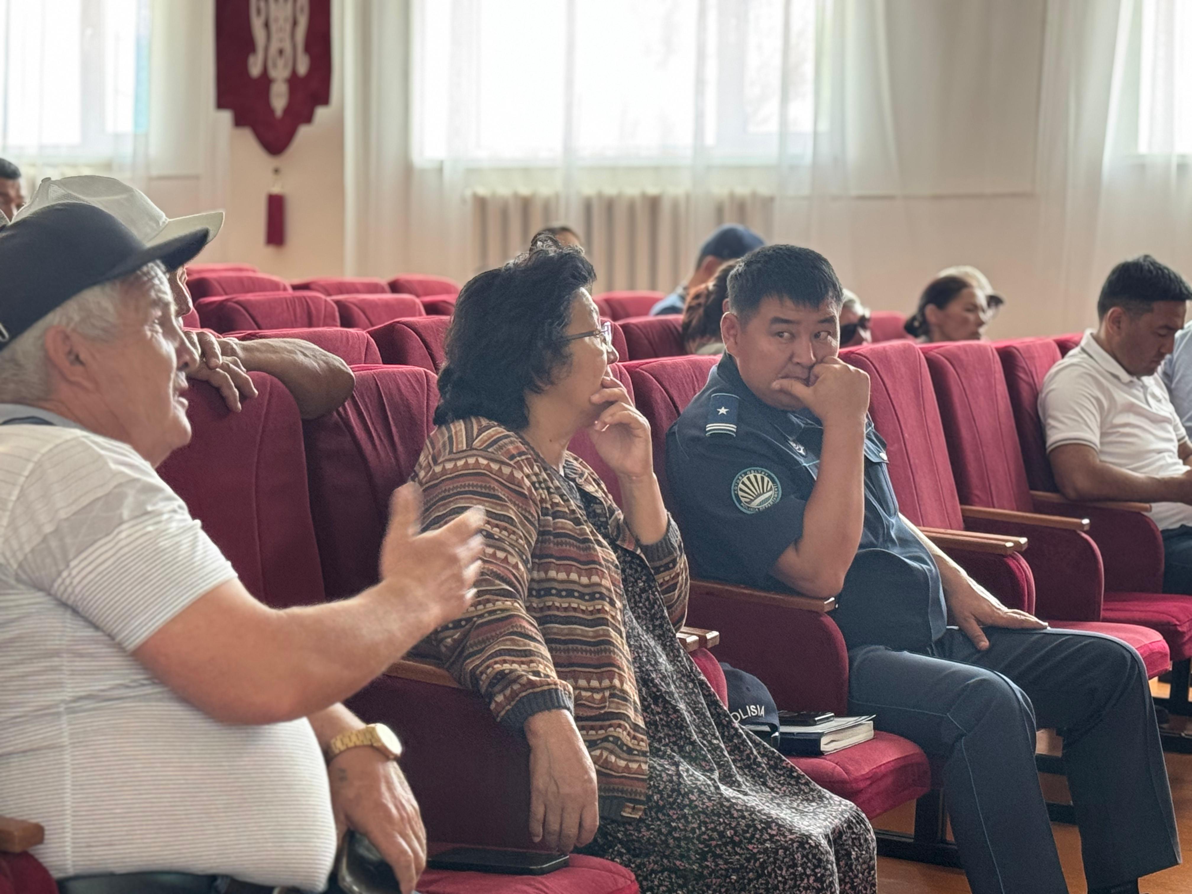 Аудан әкімі Асланбек Серікұлы Үшқұдық ауылдық округіне қарасты Үшқұдық, Жерұйық және Ақсазды ауылдарының тұрғындарымен кездесті