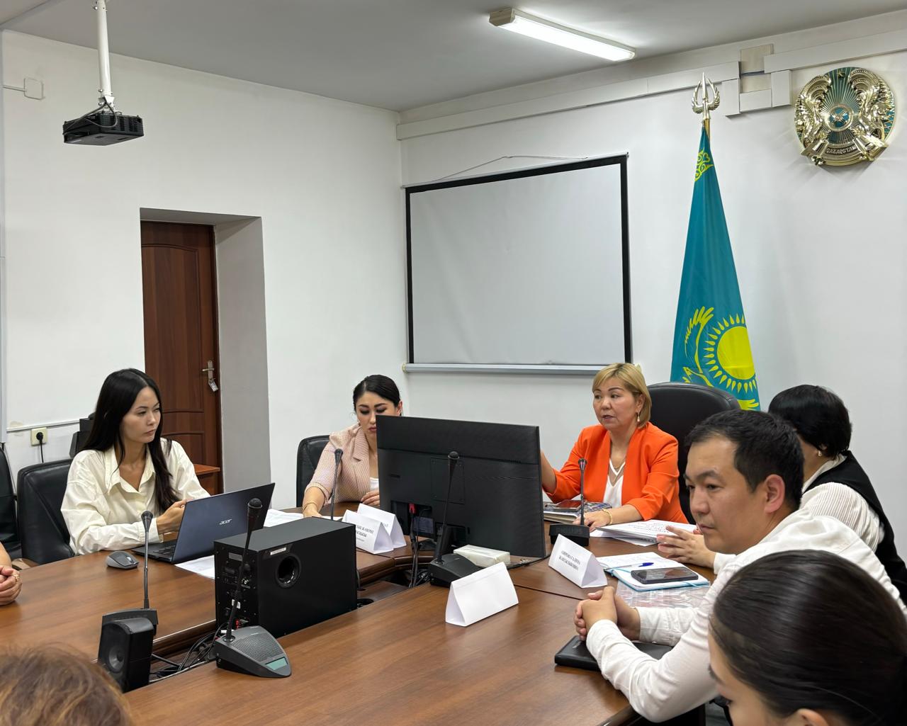 ДӘРІЛІК ЗАТТАРДЫ ТАҢБАЛАУ ЖӘНЕ ҚАДАҒАЛАУ ЖҮЙЕСІНЕ ҚАТЫСТЫ ЖИЫН ӨТКІЗІЛДІ