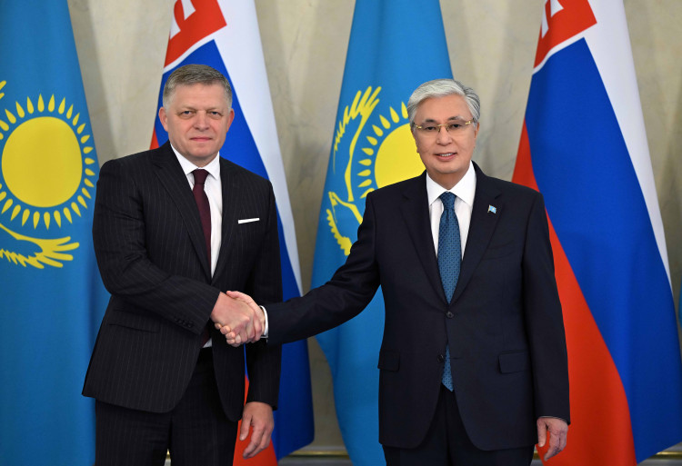 Prezident Kazašskej republiky Kasym-Žomart Tokajev rokoval s predsedom vlády Slovenskej republiky Robertom Ficom
