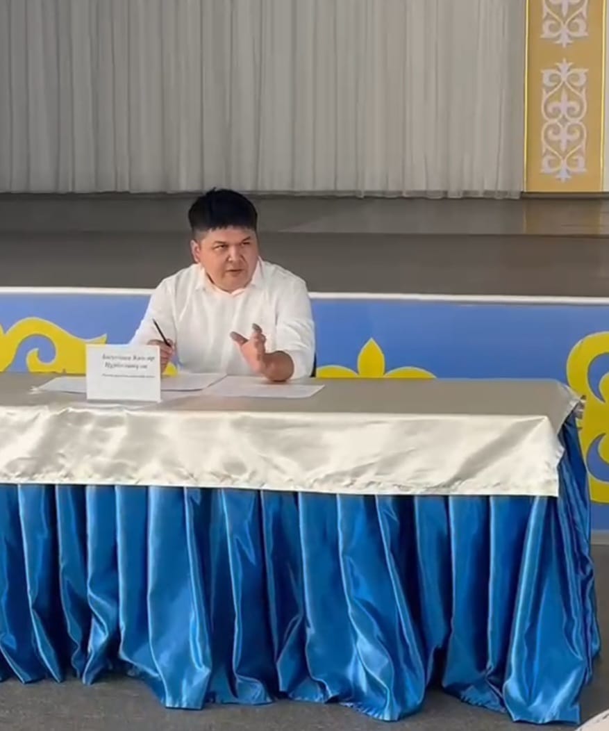 Өрікті ауылы тұрғындарымен тұрақты кездесу