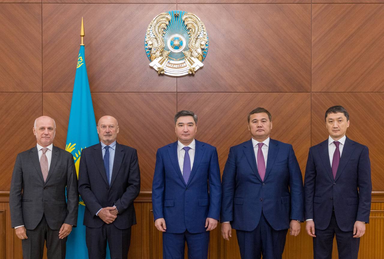 Қазақстан Республикасының Премьер-министрі Олжас Бектенов Roca Group директорлар кеңесінің төрағасы Сантьяго де Гомар Рокамен кездесу өткізді.