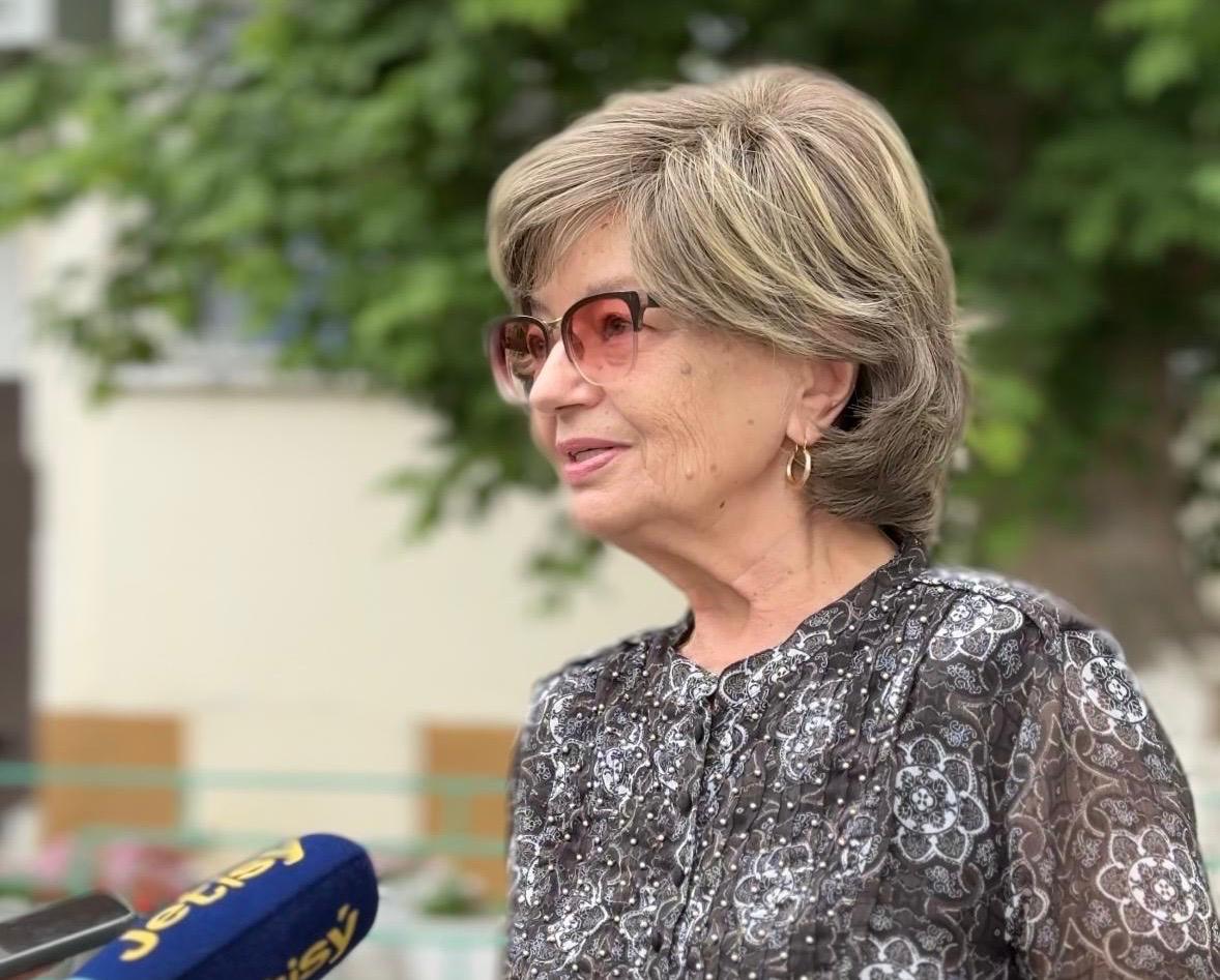 Гүлдер тек әдемілік үшін емес, олар көңіл қуантады – «Таза аула» конкурсының жеңімпазы
