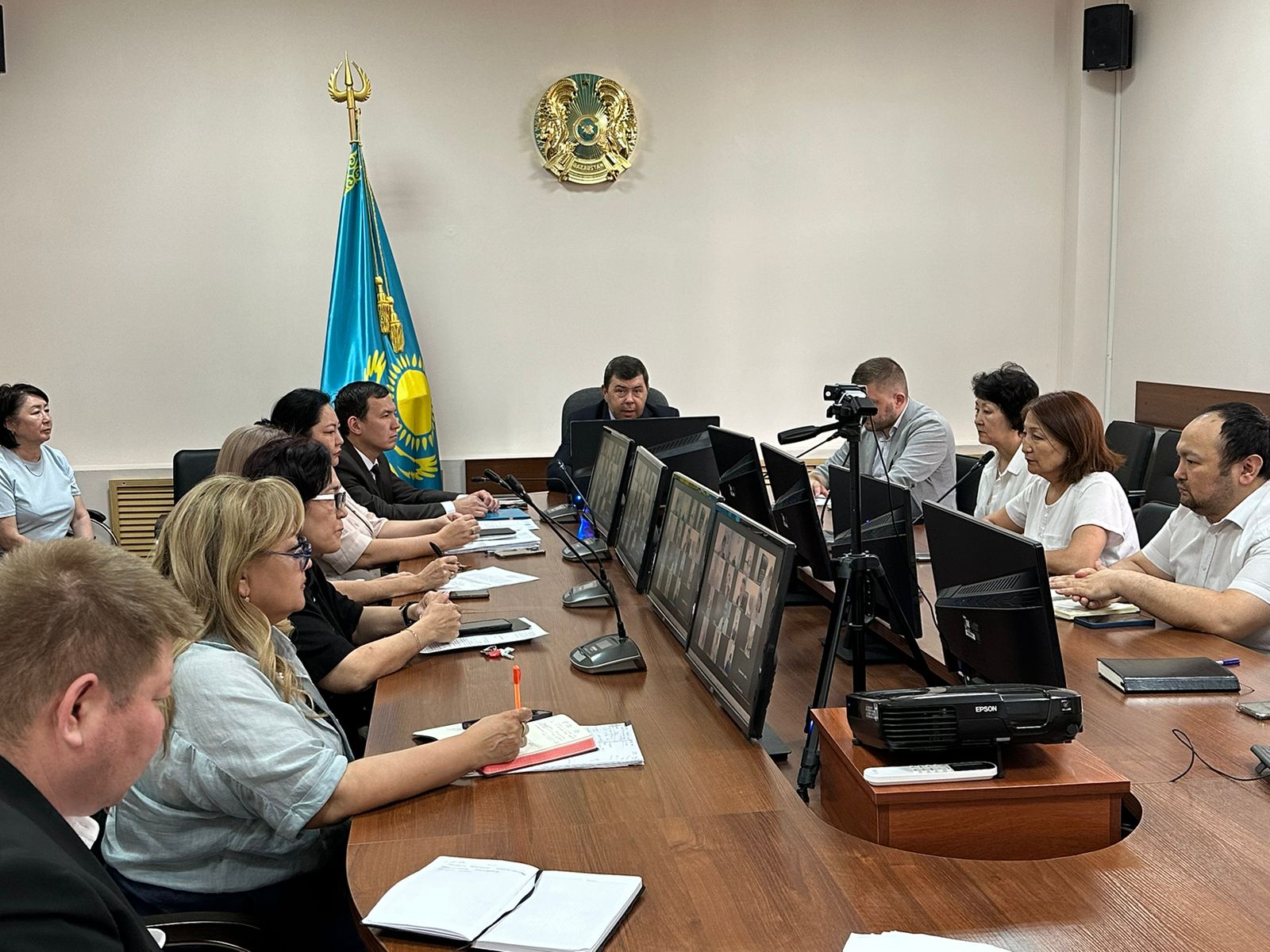 В преддверии Дня медицинского работника, в Департаменте прошло совещание по вопросам соблюдения этика государственных служащих и противодействию коррупции