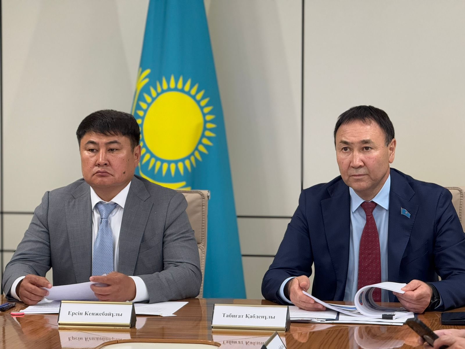 Білім беру мекемелерінің айналасындағы қауіпсіздік деңгейін арттыру мәселесі кеңейтілген құрамда талқыланды (06.06.2025)