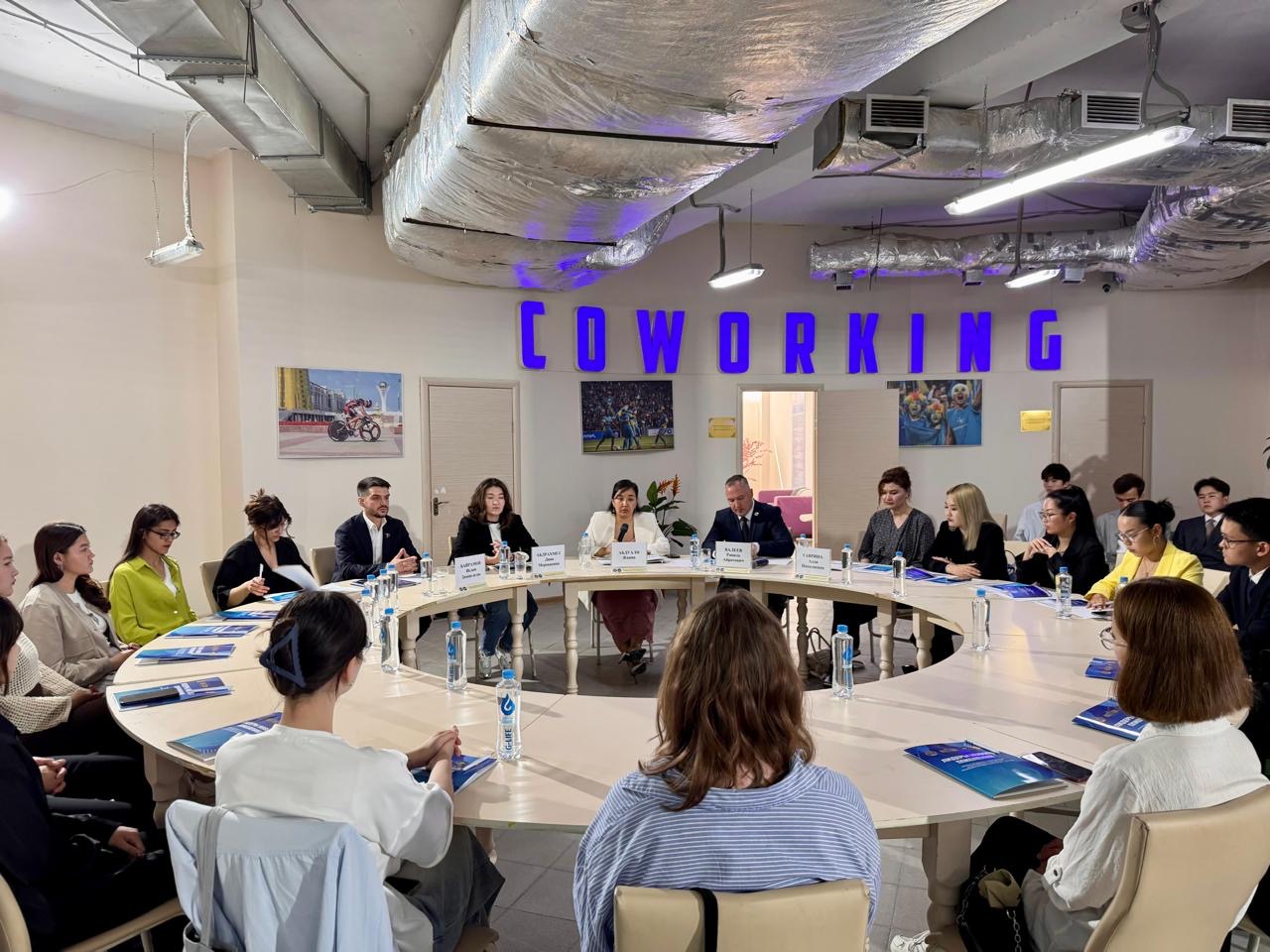 Жаңа буын көшбасшылары: елорданың белсенді жастары ашық диалог алаңында бас қосты