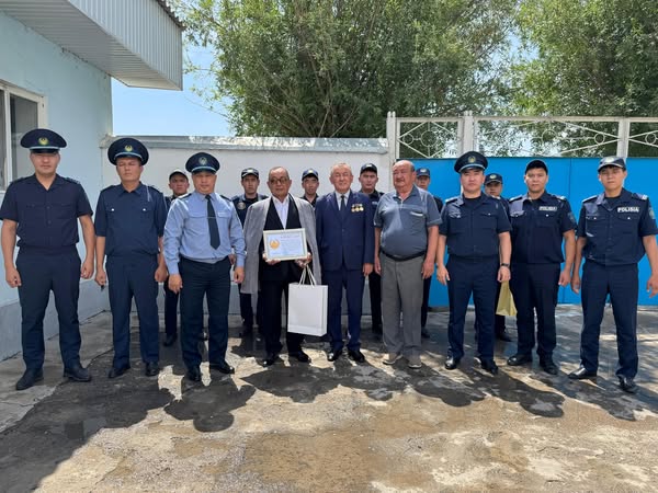 Полиция күні қарсаңында ардагерге құрмет көрсетілді