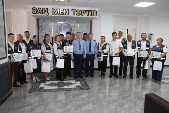 Түркістан облысында полицияның үздік қоғамдық көмекшілері марапатталды