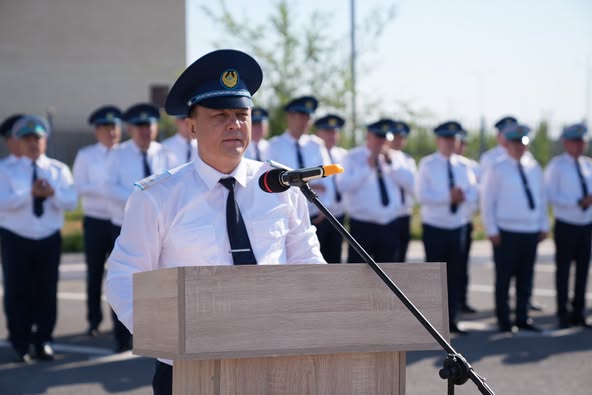 Полиция департаментінде мемлекеттік ту көтеріліп, әнұран шырқалды