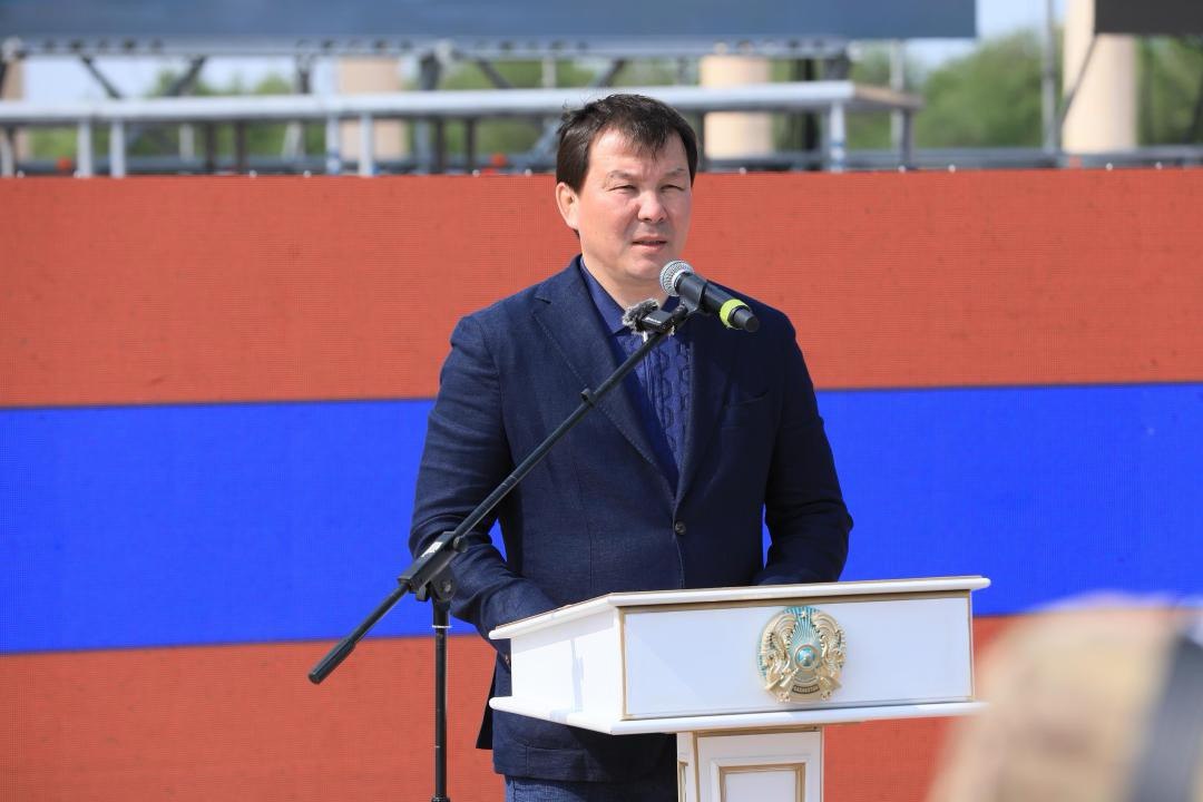 ТЖ министрі ақтөбелік құтқарушыларға арнайы техника және қызметтік пәтер кілттерін табыстады