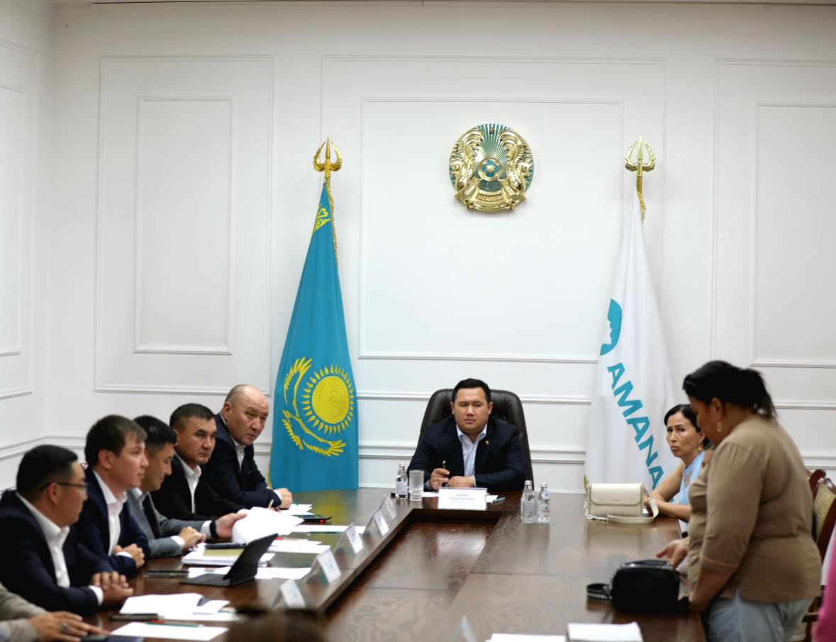 ҚАЛА ӘКІМІ АЗАМАТТАРДЫ ЖЕКЕ МӘСЕЛЕЛЕРІ БОЙЫНША ҚАБЫЛДАДЫ