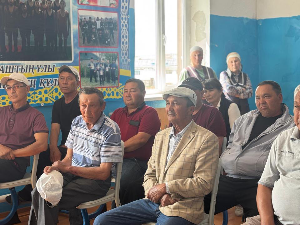 Алға ауданының әкімі А.Шуиншалиев жұмыс сапары аясында Тоқмансай және Қайнар ауылдарына барып, жергілікті тұрғындармен кездесті.