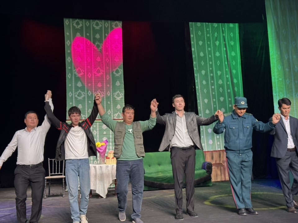 ҚАРАҚАЛПАҚСТАННЫҢ ТЕАТР ҰЖЫМЫ ТҮРКІСТАНҒА КЕЛДІ