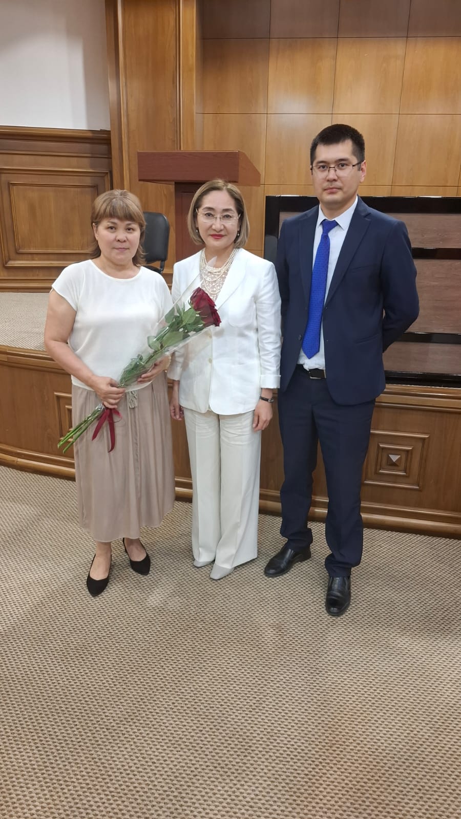 Медицина қызметкерлері күнімен құттықтаймыз!