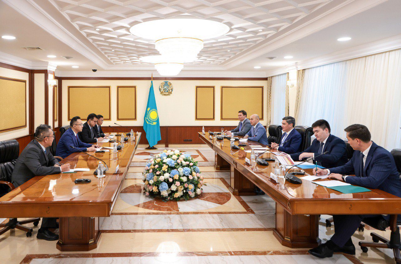 Олжас Бектенов обсудил с главой Geo-Jade Petroleum Ван Вэньтао реализацию проекта добычи газа на месторождении «Созак»