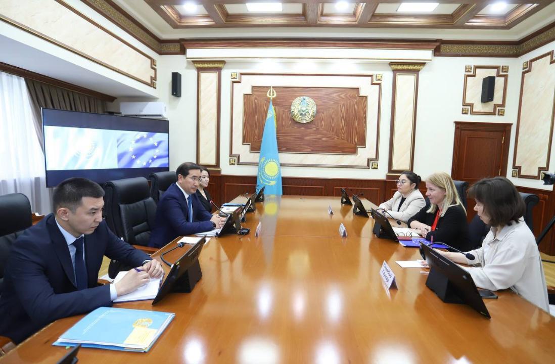 12 мамырда Маңғыстау облысы әкімінің орынбасары Аббат Өрісбаев Еуропалық Одақтың Қазақстан Республикасындағы Өкілдігінің басшысы Алешка Симкичпен кездесті.