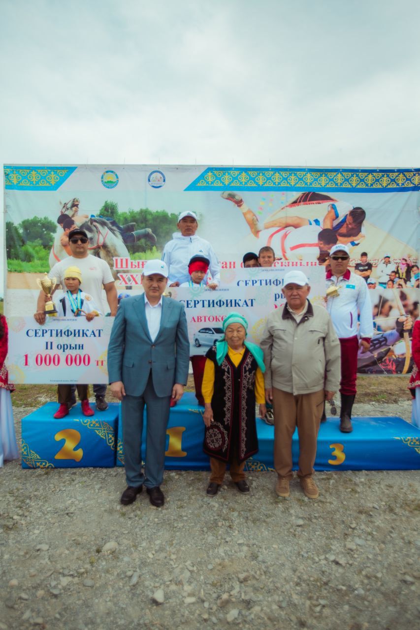 В Катон-Карагайском районе прошли зрелищные скачки «Аламан байге»