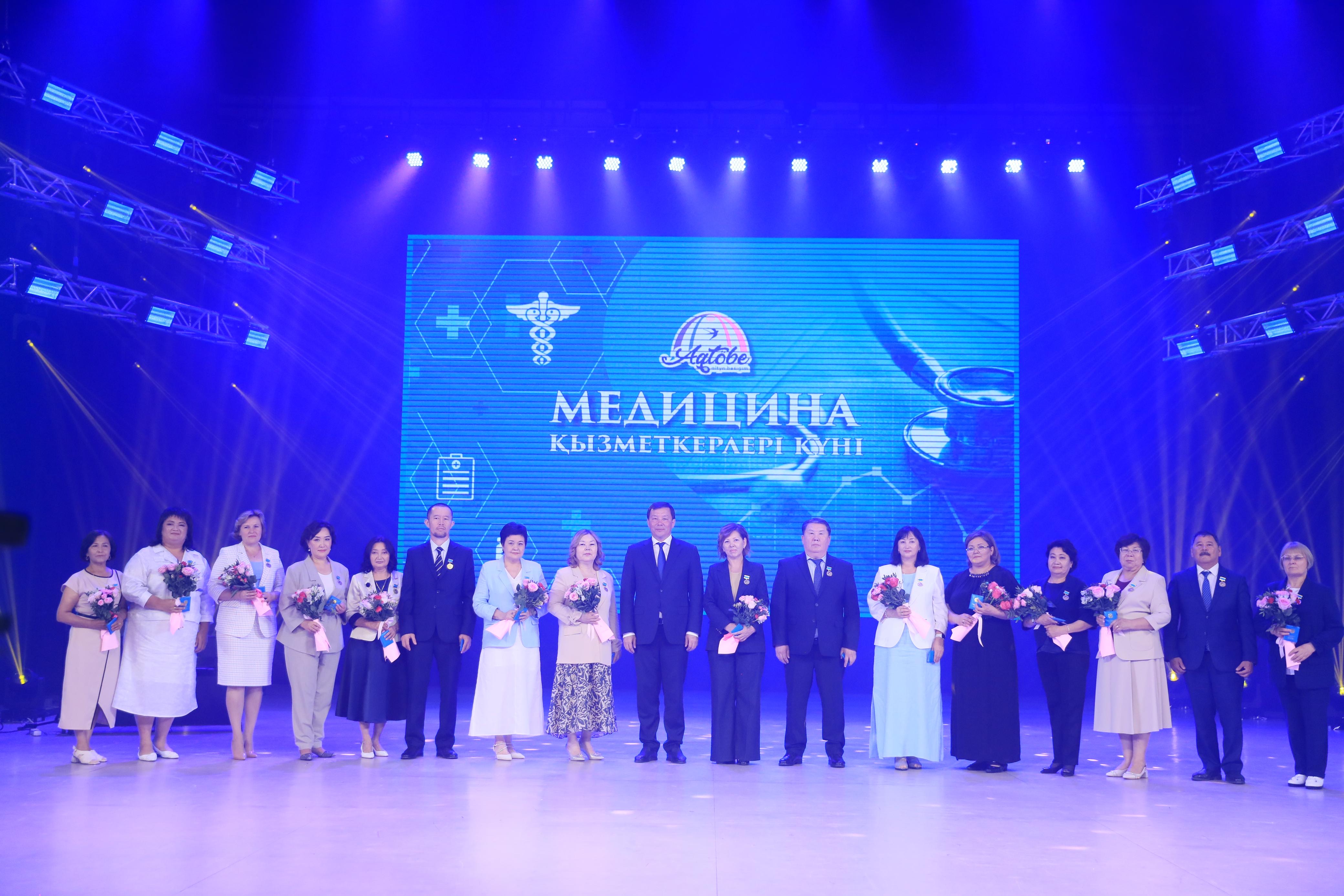 Ақтөбеде үздік денсаулық сақтау саласының қызметкерлері марапатталды