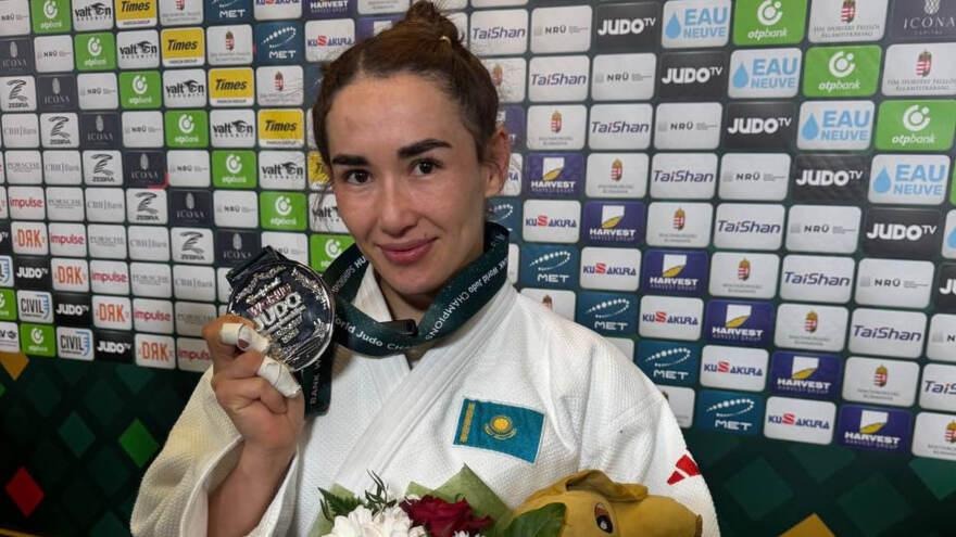 Ефрейтор Абиба Әбужақынова — Будапешттегі дзюдодан Әлем чемпионатының күміс жүлдегері