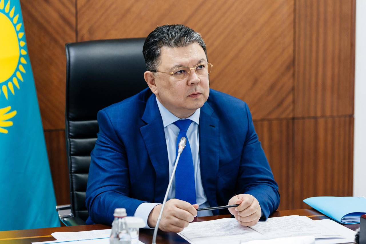 Қанат Бозымбаев Атырауда өткен көшпелі отырыста облыс әкімдерімен батыс өңірлерін кешенді дамыту мәселесін талқылады