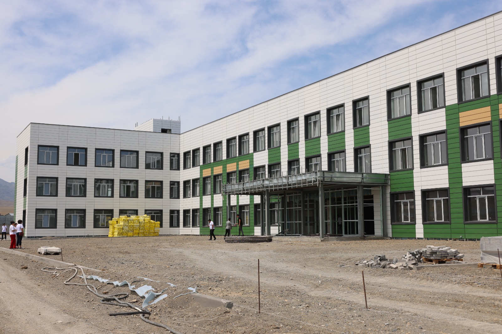 Достық ауылында «Келешек» мектебінің құрылысы қарқынды жүргізілуде