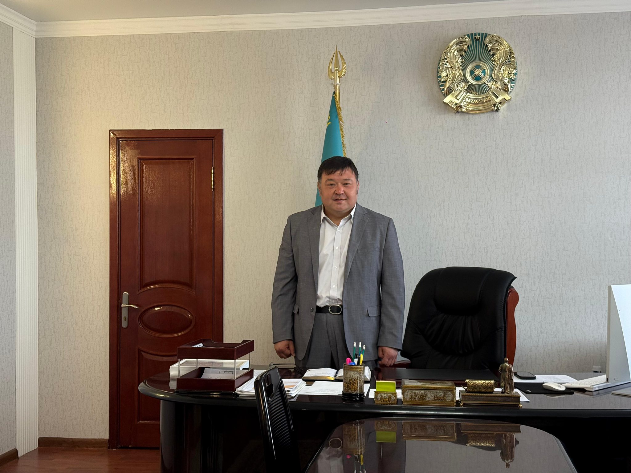 ШАРДАРА: АУДАН ӘКІМІ МЕДИЦИНА ҚЫЗМЕТКЕРЛЕРІН ҚАБЫЛДАДЫ