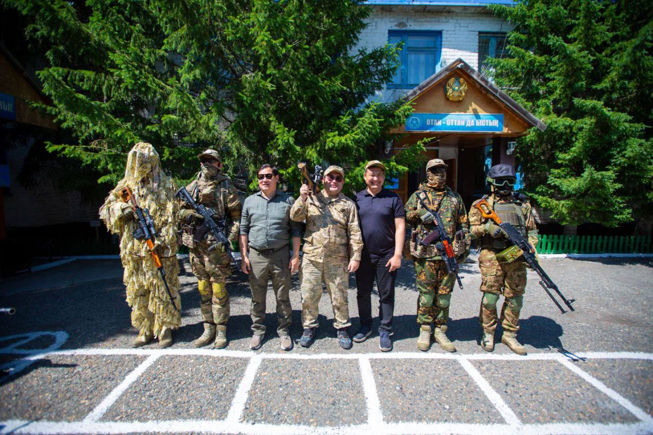 ШҚО әкімі және ҚР Парламенті Мәжілісінің депутаттары Қатонқарағай ауданындағы шекара бөлімшелеріне барды