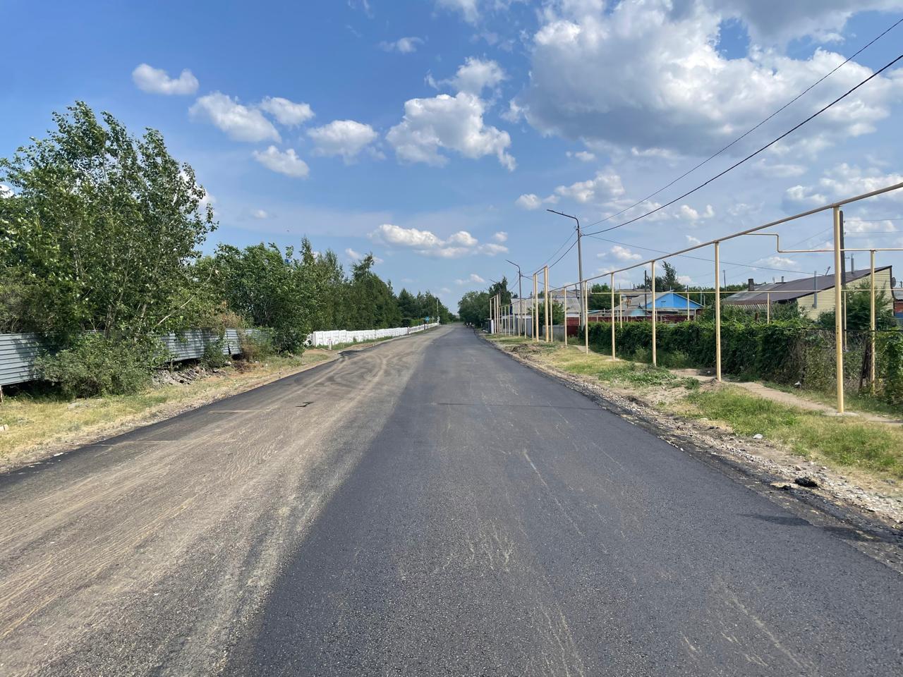 Садовое ауылындағы Ленин көшесіндегі кентішілік жолдарды орташа жөндеу жұмыстары аяқталды