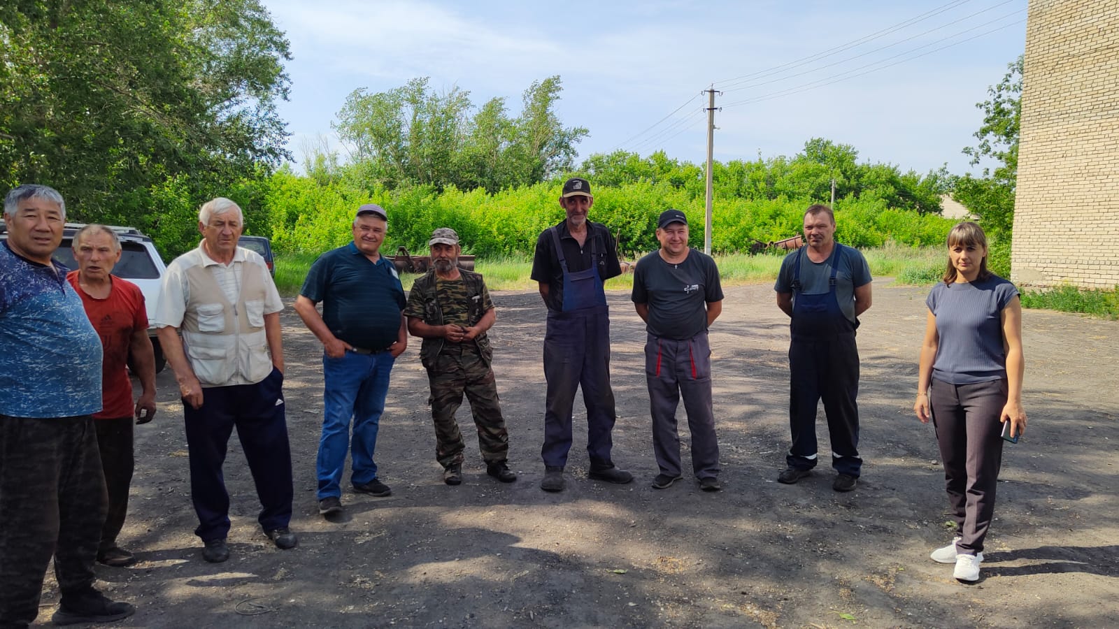 Костряков ауылдық округінің әкімі елді мекендерді абаттандыру және санитарлық жай-күйі мәселелері бойынша халықпен белсенді түсіндіру жұмыстарын жүргізеді.