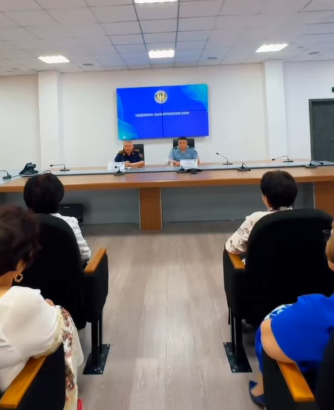 Департамент бастығы медицина қызметкерлерін кәсіби мерекемен құттықтады