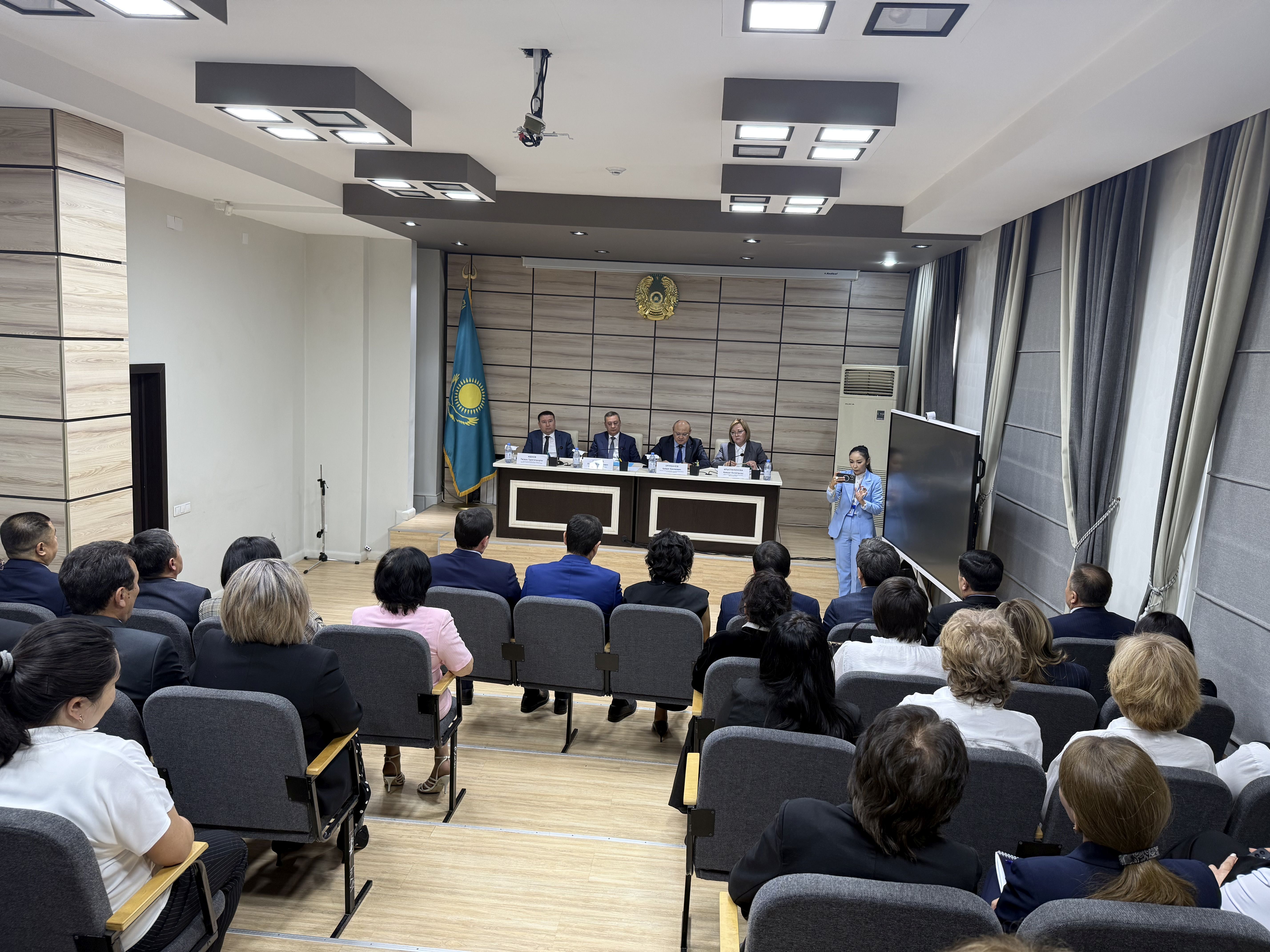 Одной из основных функций уполномоченного по этике является проведение разъяснительных встреч с ориентацией на практику применения Этического кодекса и основные положения законодательства в сфере государственной службы, противодействия коррупции.