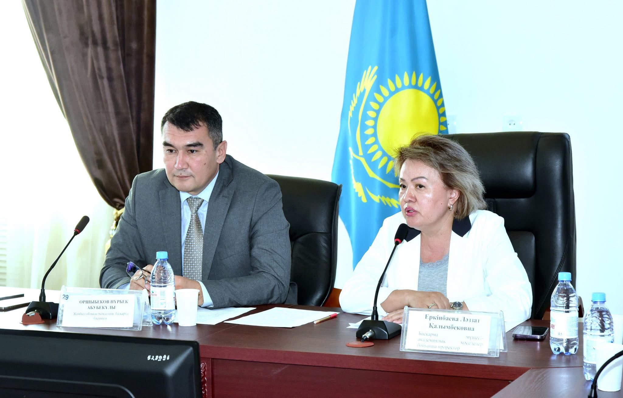 БОЛАШАҚ МАМАНДАРМЕН БАЙЛАНЫС: БАСҚАРМА БАСШЫСЫ ҮЗДІК ТҮЛЕКТЕРМЕН КЕЗДЕСТІ