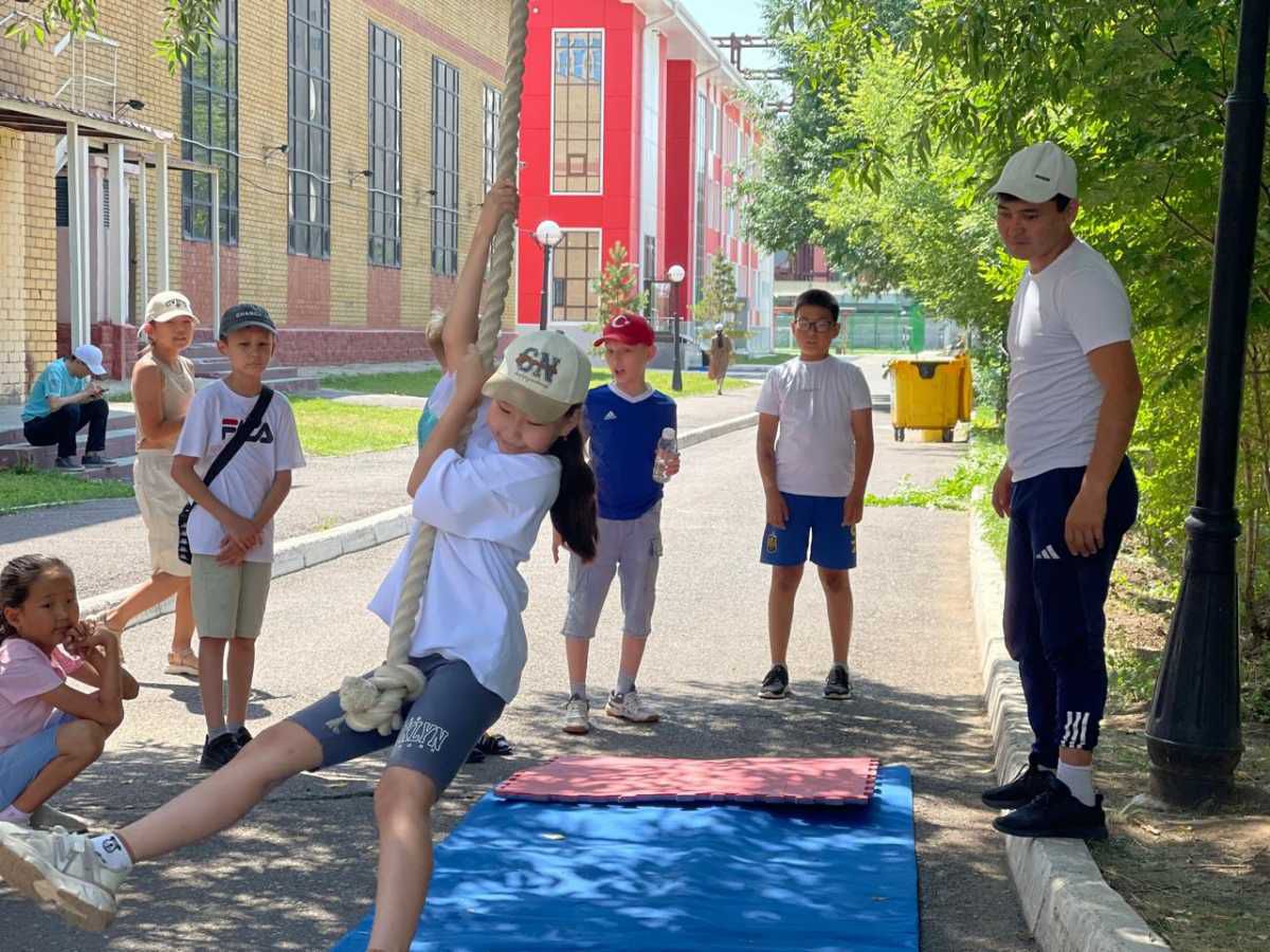 Туризм, спорт және салт-дәстүр біріккен: Астанада мектеп жанындағы лагерьде балалардың бос уақыты қалай ұйымдастырылады