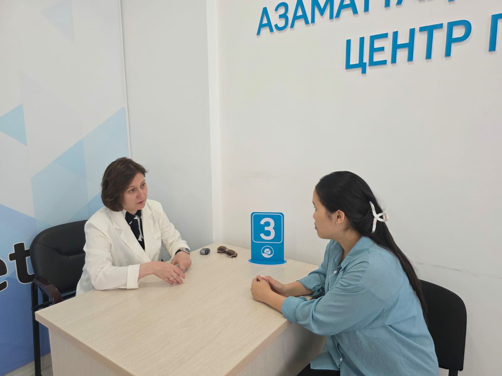 18.06.2025 жылы Ақтөбе облысы Әділет департаментінің басшысы Г. Сагимбаевамен өңірлік Азаматтарды қабылдау орталығында азаматтарды жеке қабылдау жүргізілді.