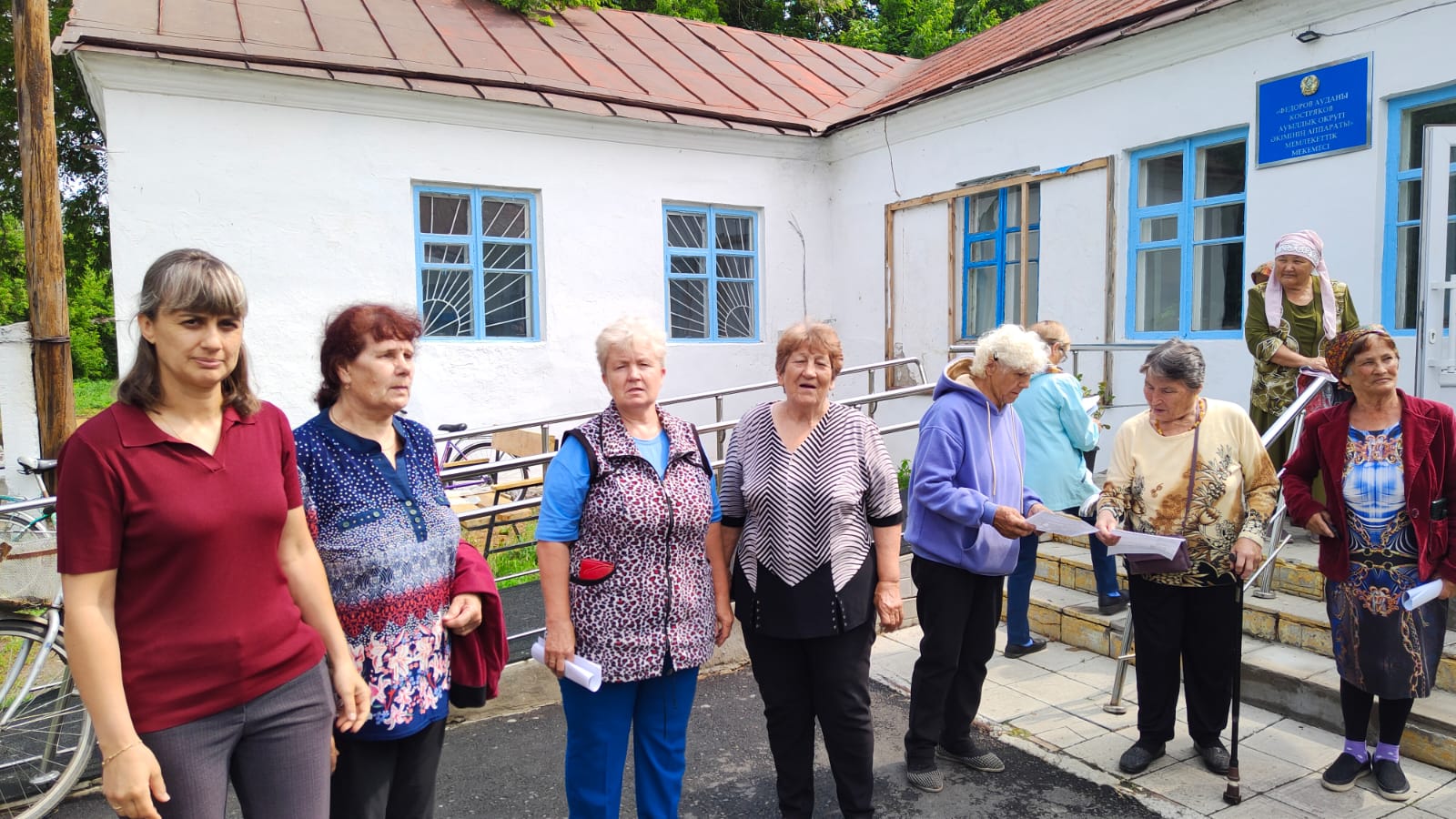 Костряков ауылдық округінің әкімі елді мекендерді абаттандыру және санитарлық жай-күйі мәселелері бойынша халықпен белсенді түсіндіру жұмыстарын жүргізеді.