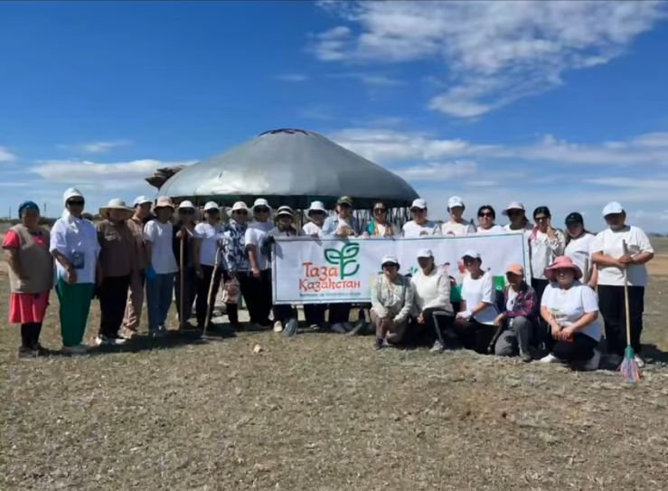 "Таза Қазақстан" экологиялык акциясы мен "Үздік ауыл-2025" аудандық байқауы аясында Архат ауылдық округінің тұрғындары жаппай сенбілікке қатысты.