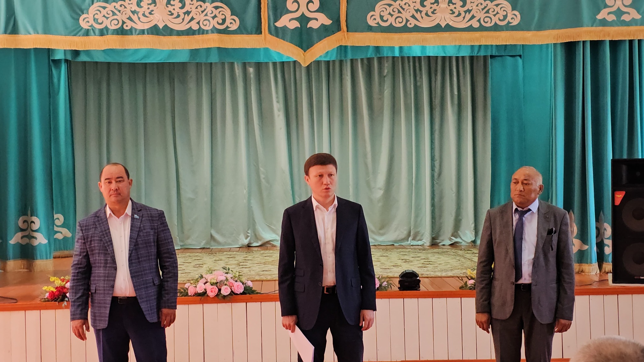 АКИМ РАЙОНА ВСТРЕТИЛСЯ С ЖИТЕЛЯМИ НАСЕЛЕННОГО ПУНКТА