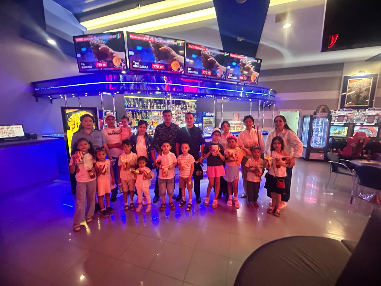 Атам қазақ «Бала – адамның бауыр еті» дейді. Отбасы – ошақтың үш тағаны іспетті: әке, ана және бала.