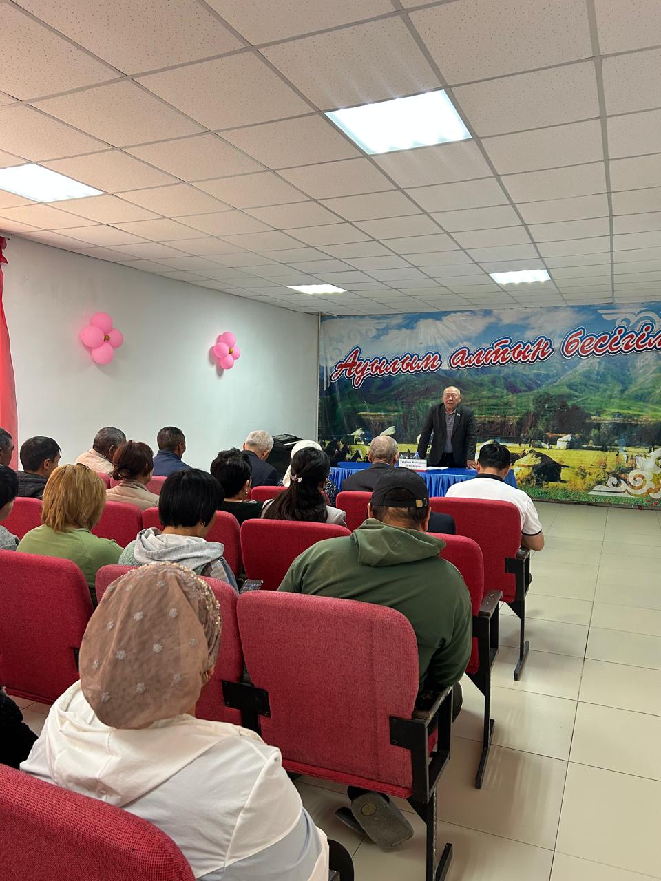 Аудандық мәслихат депутаты Ж.Қ.Тұрабаев өз сайлаушылары алдында 2024 жылғы атқарылған жұмыстары туралы есебін берді.