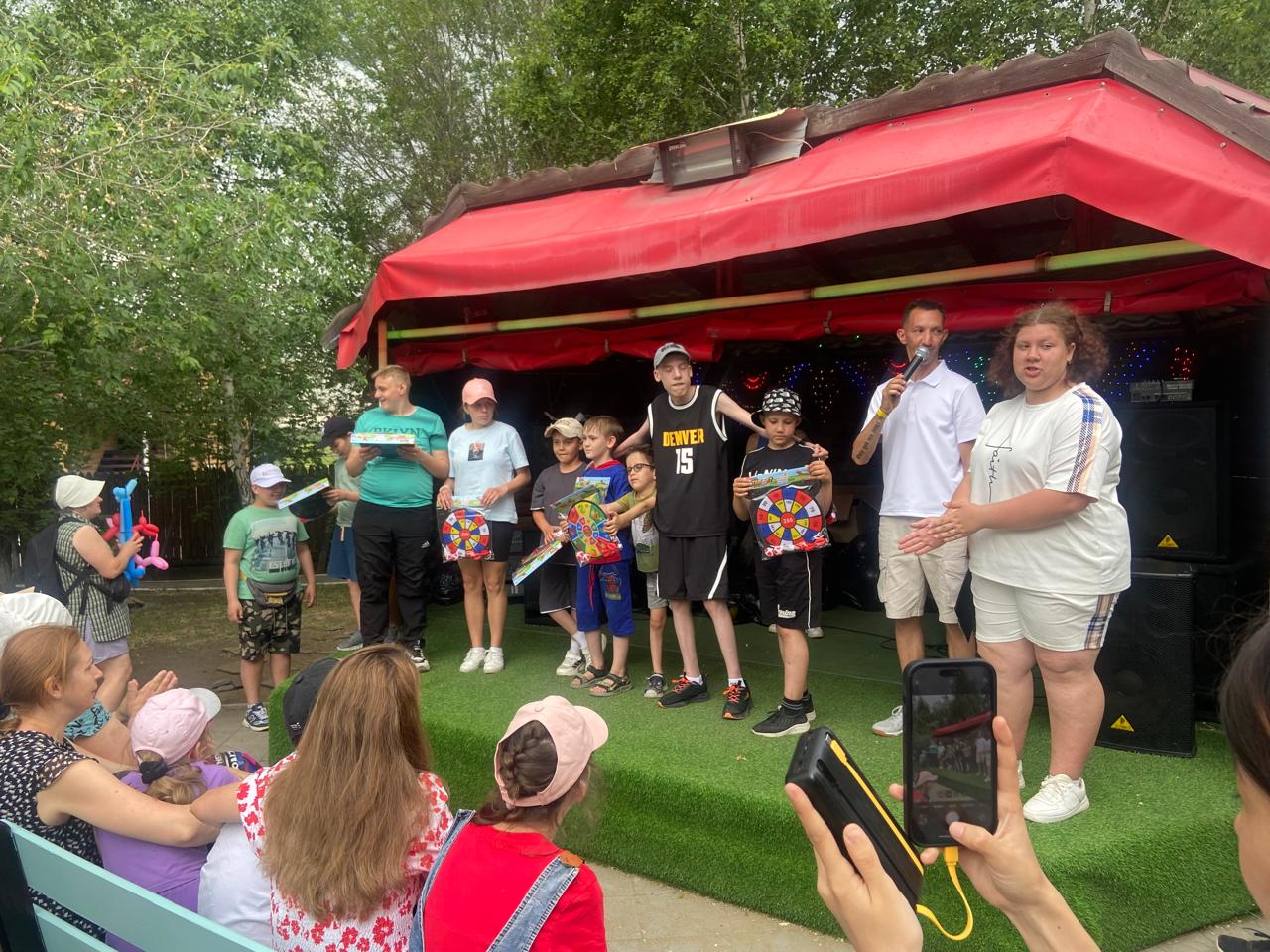 Күн бәріне жарқырайды